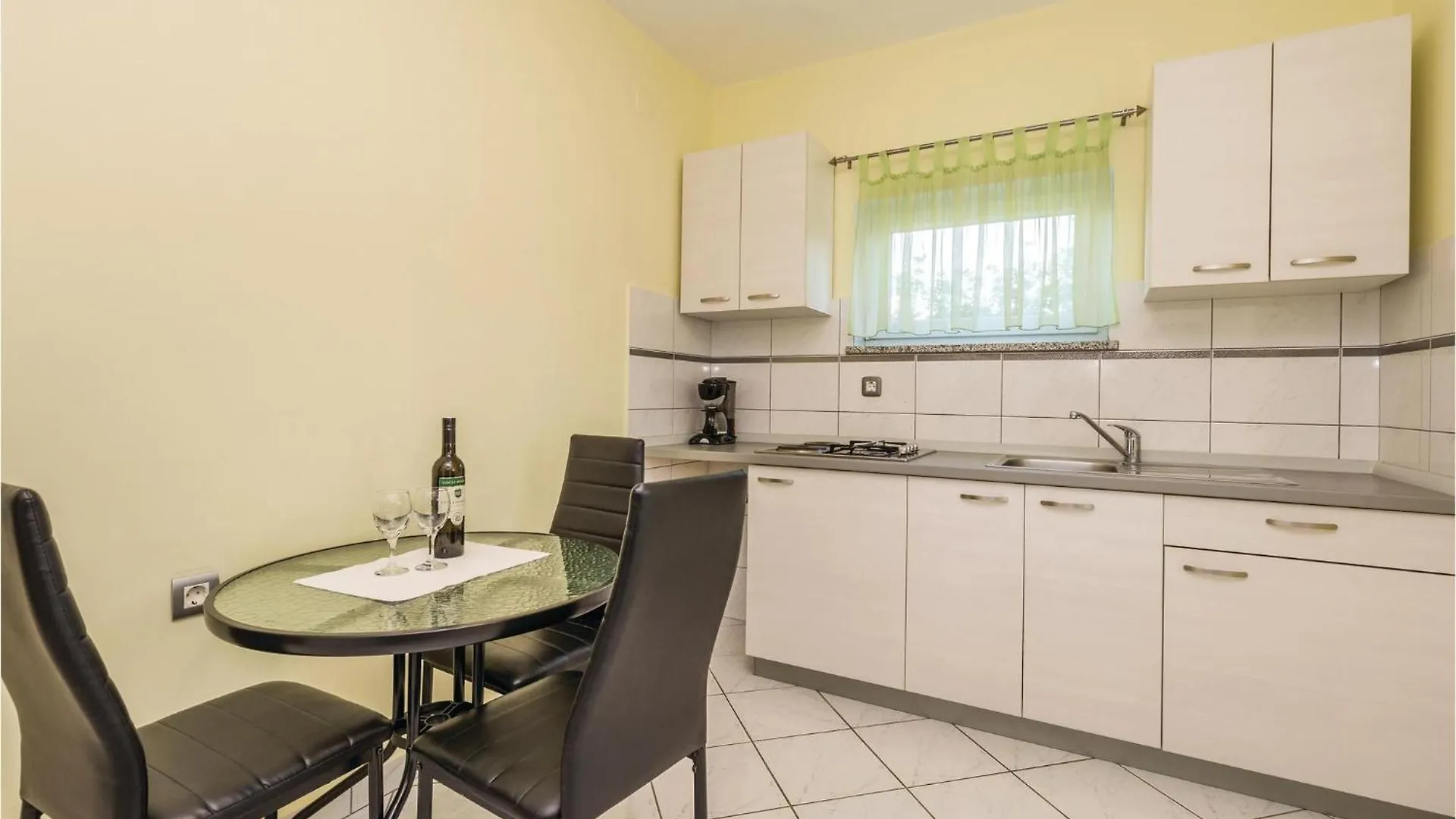 1 Bedroom Pet Friendly Apartment In ポヴリャナ