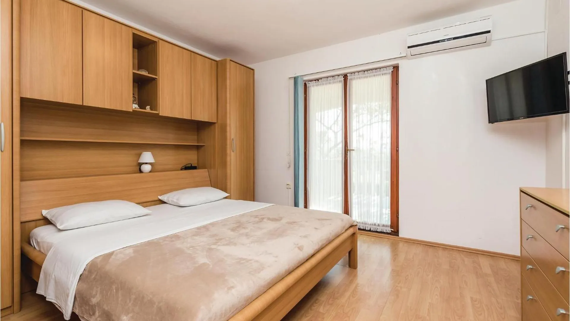 1 Bedroom Pet Friendly Apartment In ポヴリャナ